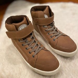 H&M boys size 4 - high top sneakers - cognac
